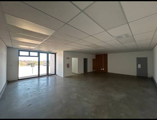 675M² WAREHOUSE TO LET IN CLAYVILLE